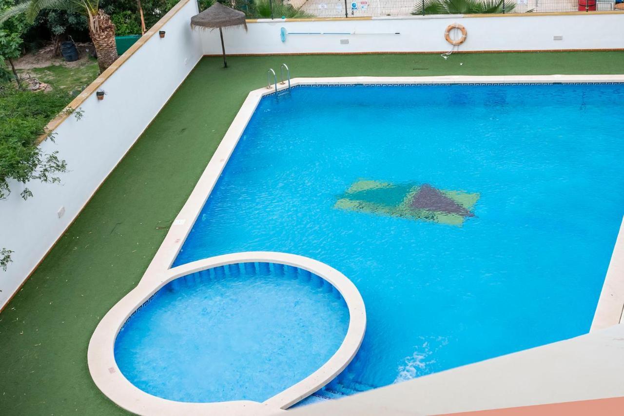 Atico Con Terraza-Solarium Y Piscina 4-6 Personas Wifi A/C Apartment Roda Exterior photo